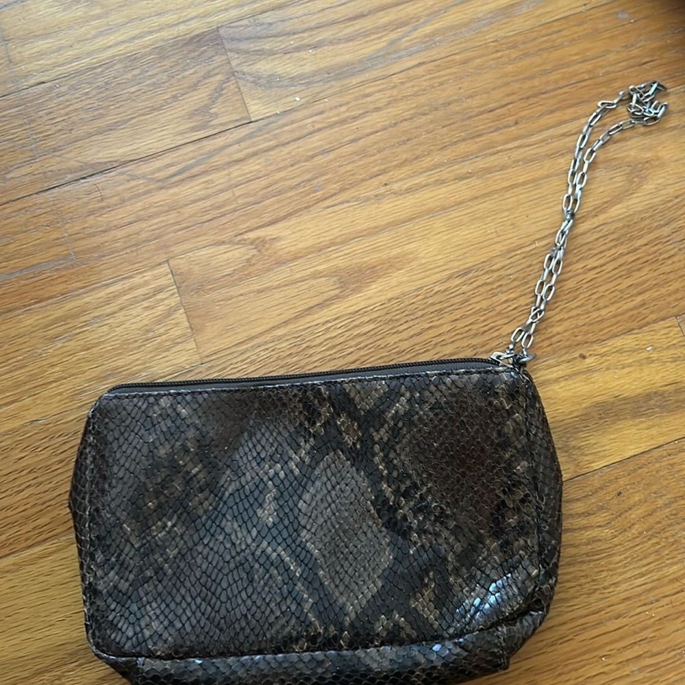 Gap wrist bag